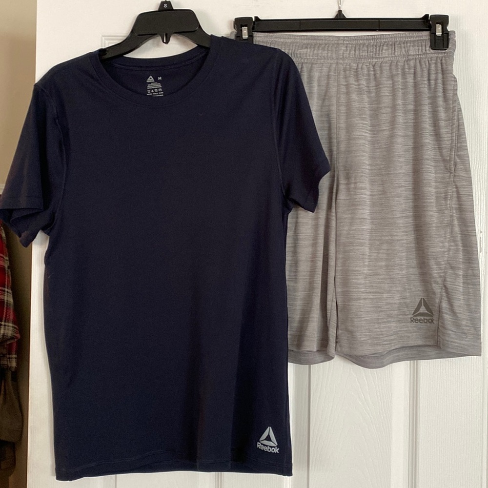 Men’s 2 piece Reebok shirt and shorts